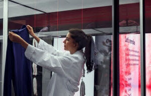 Looop: H&M cria máquina que transforma roupas venhas em novas! – Design Culture
